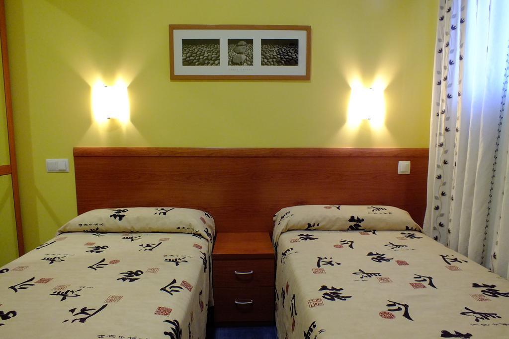 Hostal Los Claveles Торрехон-де-Ардос Экстерьер фото
